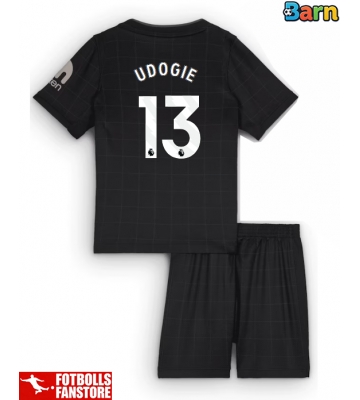 Tottenham Hotspur Destiny Udogie #13 Bortatröja Barn 2025-26 Kortärmad (+ Korta byxor)